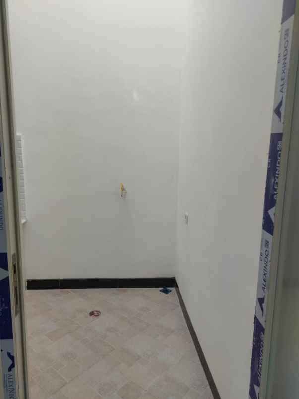 rumah baru gress siap huni di mulyosari utara