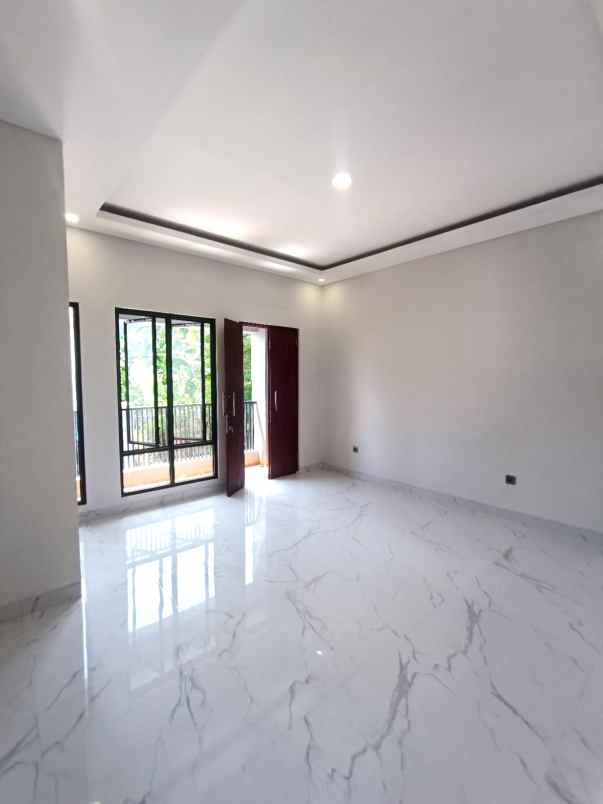 rumah baru model tropical di cinere