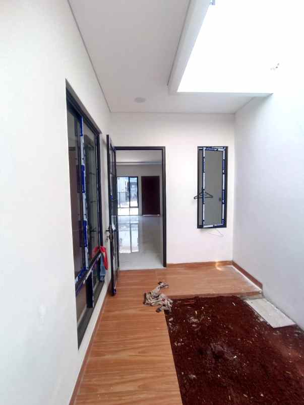 rumah baru model tropical di cinere