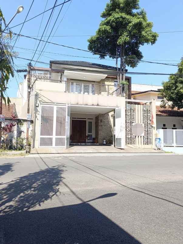 rumah cantik kayu agung buah batu bandung