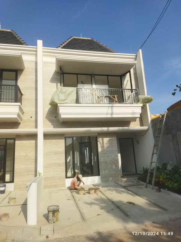 rumah classic modern siap huni di jatiwaringin bekasi