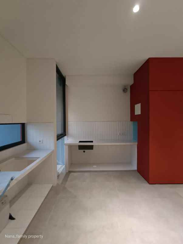 rumah dalam townhouse minimalis modern di joglo jakbar