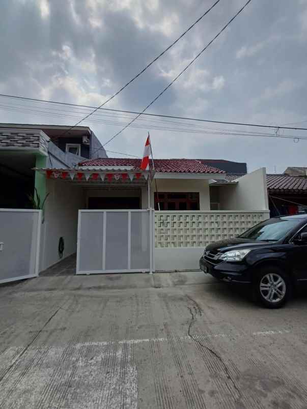 rumah dekat mall di tytian kencana bekasi utara