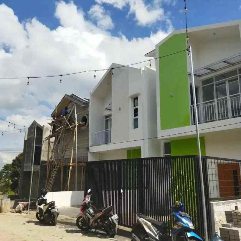 rumah gaya eropa di cihanjuang parongpong