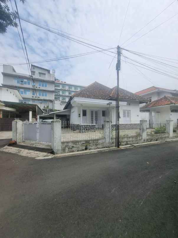 rumah heritage 1 lantai di lokasi strategis bandung