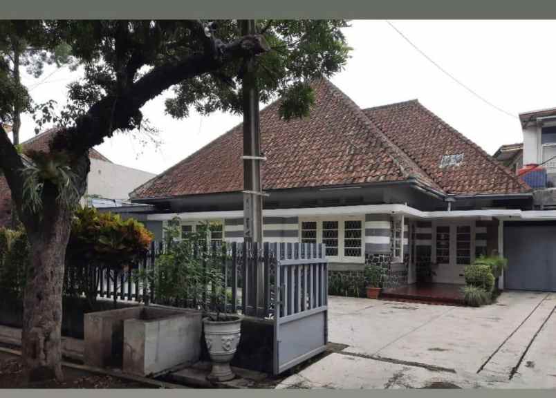 rumah heritage belanda strategis
