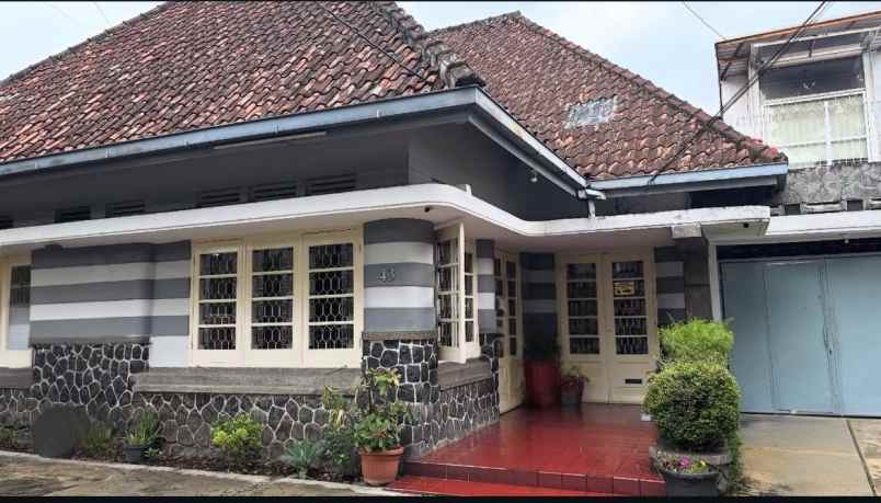 rumah heritage belanda strategis