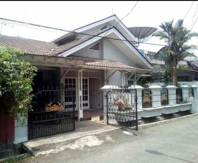 rumah jalan raya kalimalang di