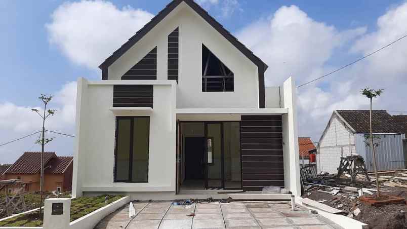 rumah jl karya dharma ringinagung