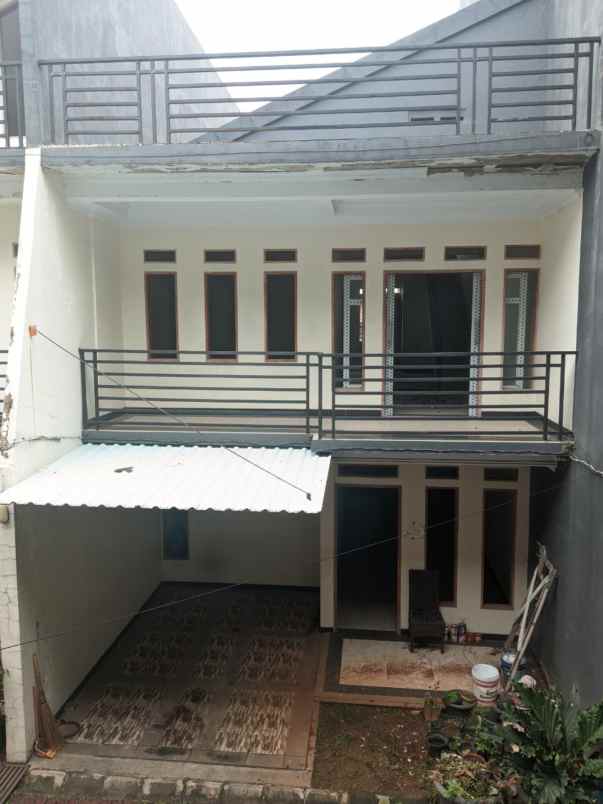 rumah jln raya pramuka pancoran mas