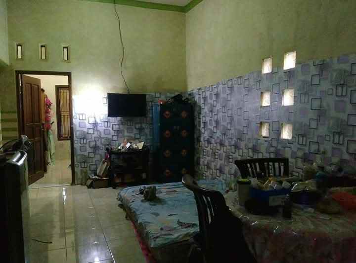 rumah kampung halaman luas