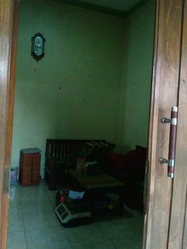 rumah kampung halaman luas