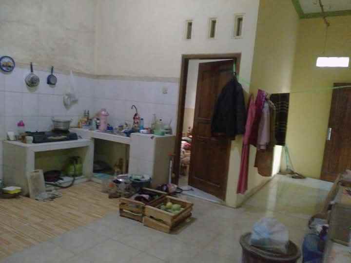 rumah kampung halaman luas