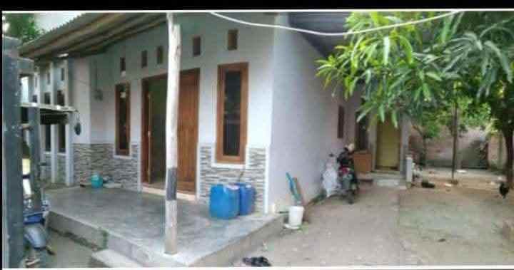 rumah kampung halaman luas