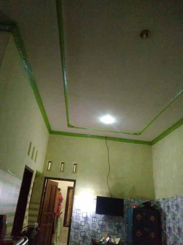 rumah kampung halaman luas