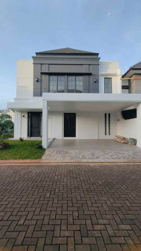 rumah klasik dengan sentuhan modern di nusaloka bsd