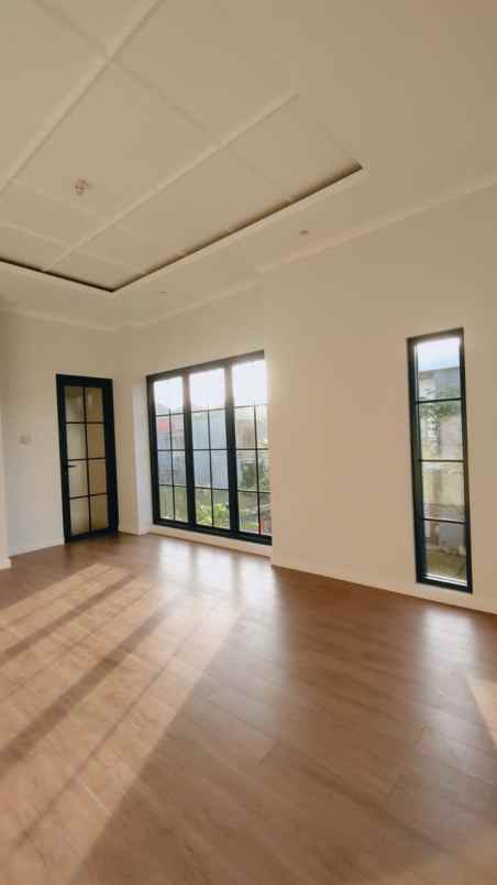 rumah klasik dengan sentuhan modern di nusaloka bsd