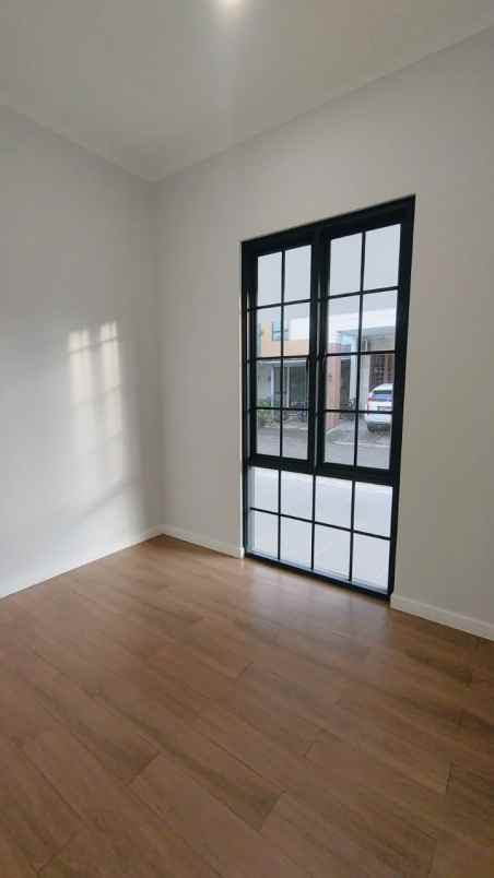 rumah klasik dengan sentuhan modern di nusaloka bsd