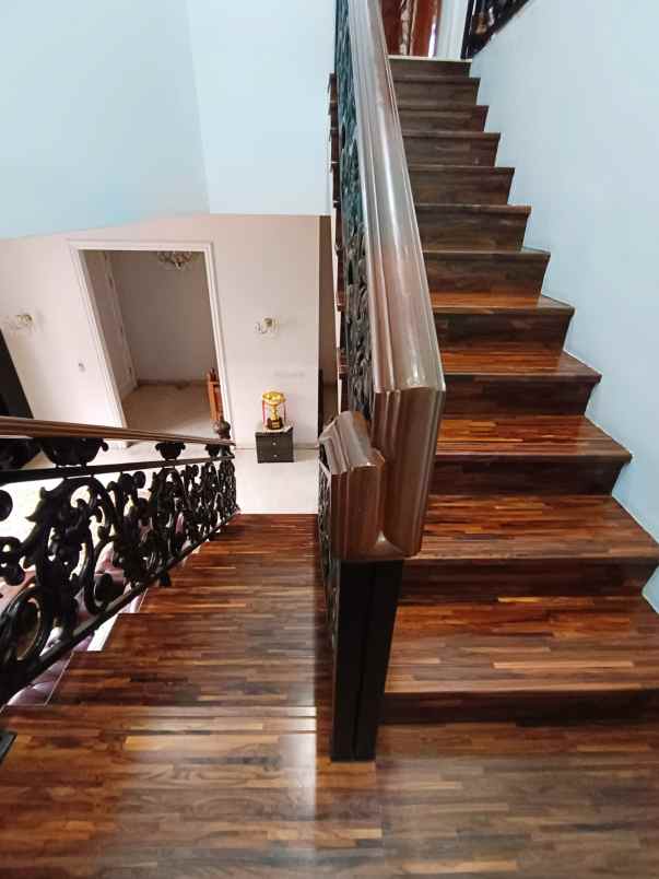 rumah kokoh dalam komplek di cipinang jaktim