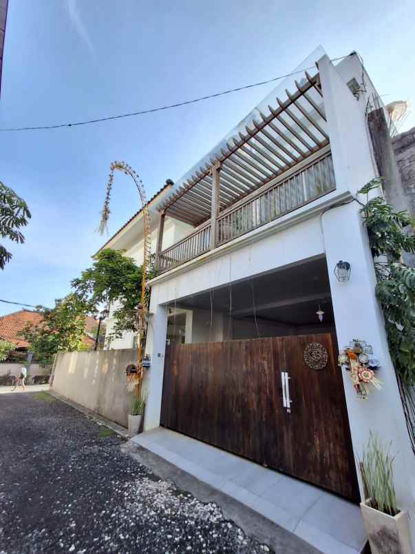 rumah lantai 2 di renon denpasar