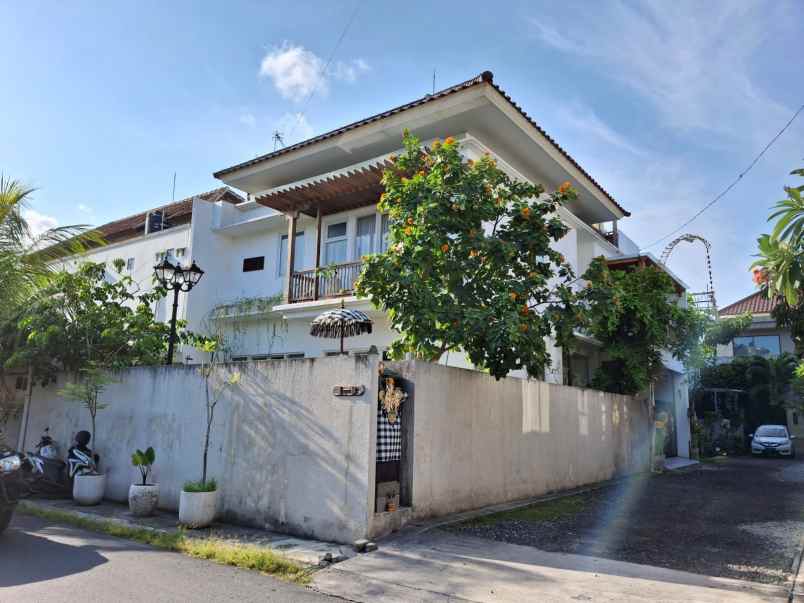 rumah lantai 2 di renon denpasar