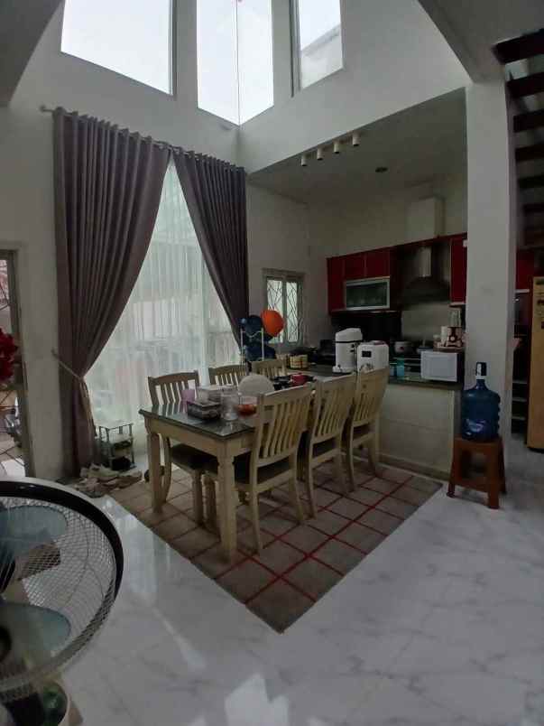 rumah mewah 2 5 lantai di bella casa residence depok