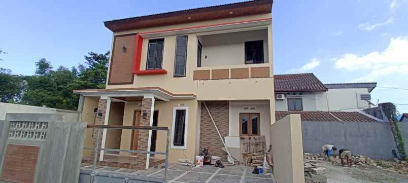 rumah mewah 2 lantai harga dibawah 1m di banguntapan