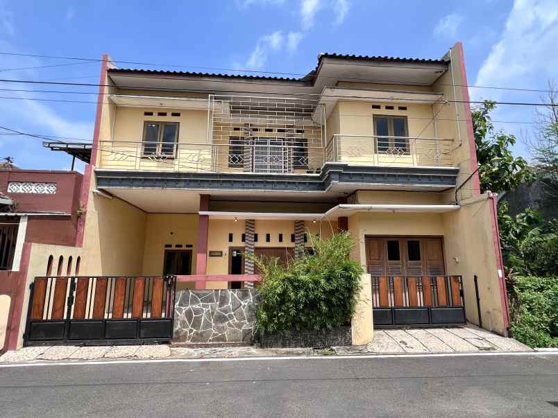 rumah mewah 2 lantai karanganyar kota