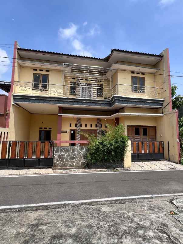 rumah mewah 2 lantai karanganyar kota