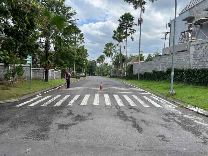 rumah mewah bonus kolam renang di sleman yogya