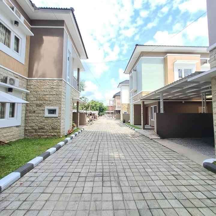 rumah mewah full furnished 2 lantai di ngaglik sleman