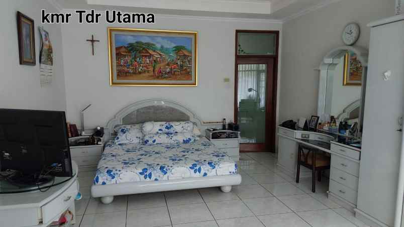 rumah mewah semi furnished hook di sayap pasteur
