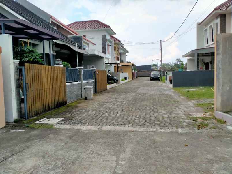 rumah mewah siap huni dalam perumahan di maguwoharjo