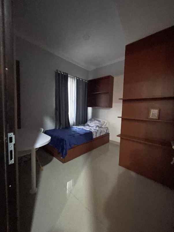 rumah mewah untuk keluarga istimewa di cirendeu