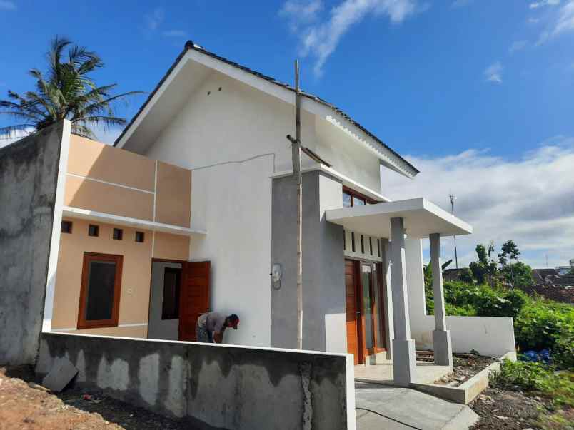 rumah modern minimalis dekat kampus mualimin sedayu