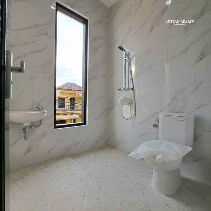 rumah modern minimalis pejaten barat