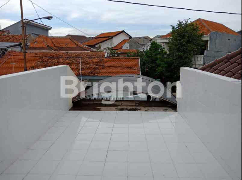 rumah mulyosari utara row jalan 2 mobil nego