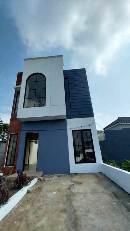 rumah murah 2 lantai di sukun malang