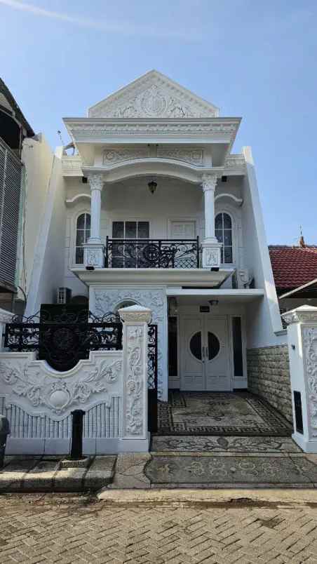 rumah pakuwon city minimalis semi furnish siap huni