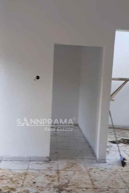 rumah rasa villa dengan tanah luas di serang ash