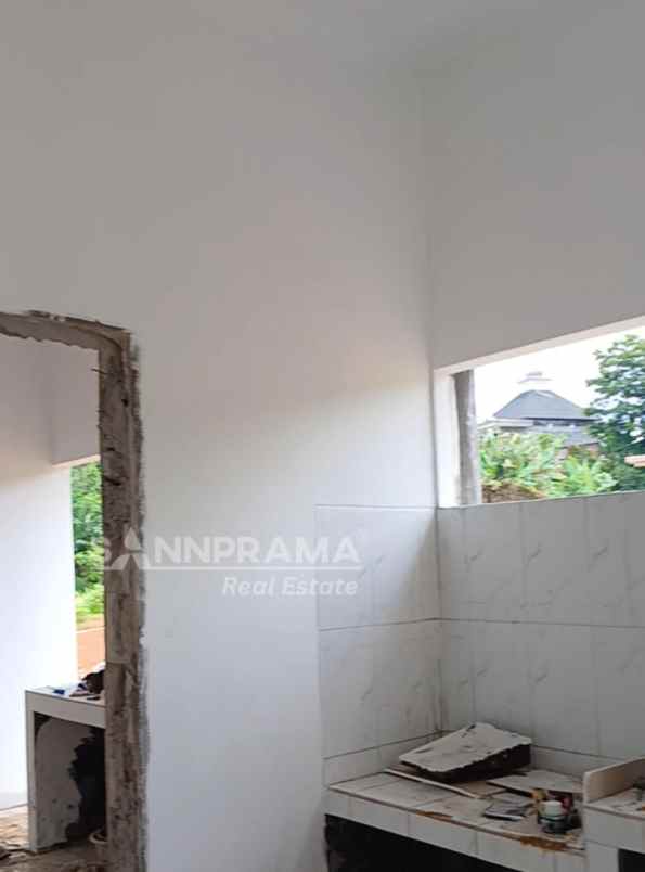 rumah rasa villa dengan tanah luas di serang ash