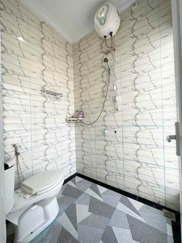 rumah secon 2 lantai di ceger cipayung jakarta timur