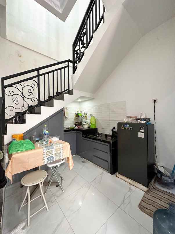 rumah secon 2 lantai di ceger cipayung jakarta timur
