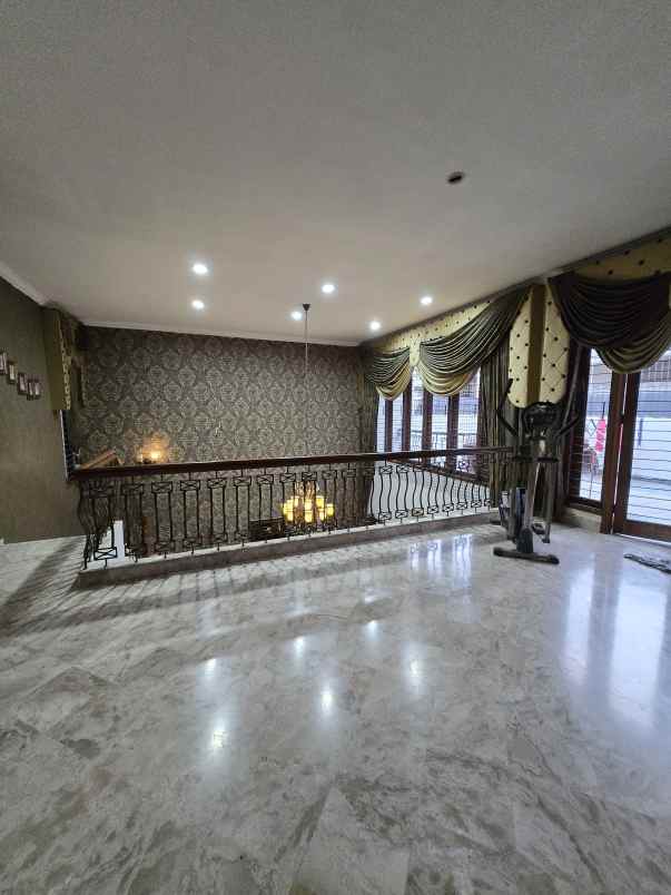 rumah second spek mewah di pondok kelapa jaktim