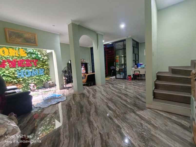 rumah seken 2 5lantai cluster karawaci curug tangerang