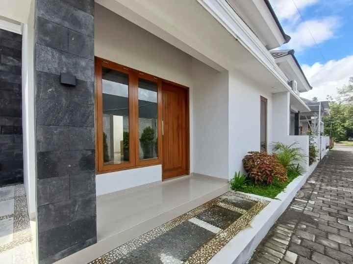 rumah siap huni desain modern 4 menit dari jogja bay