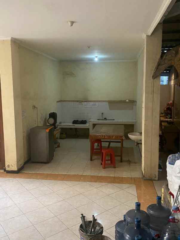 umah kost aktif dekat uk petra