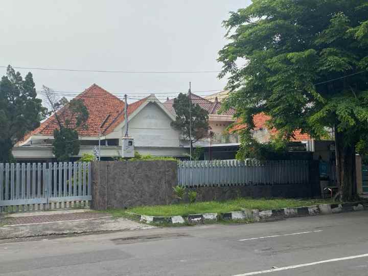 barang langka rumah pusat kota dekat diponegoro darmo