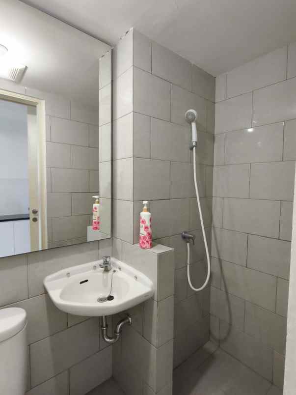 buyer only amor lantai 9 studio semi furnish nego