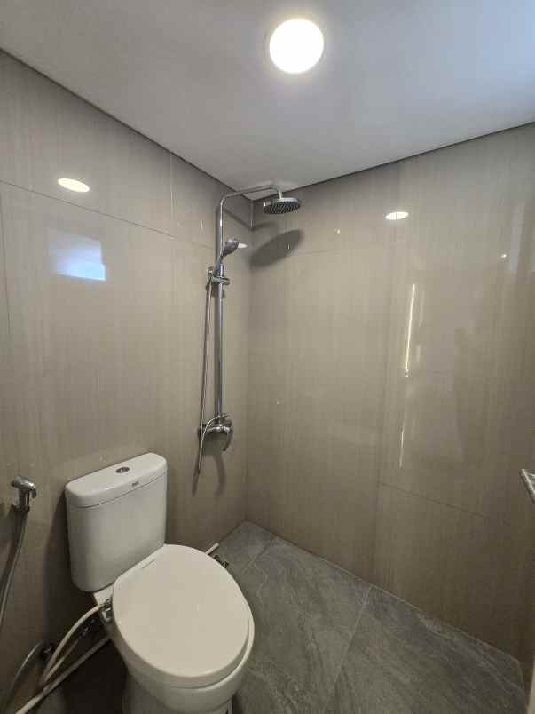 dijual apartemen educity stanford